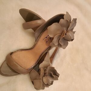 Badgley Mischka Tan Heels with Floral Accent